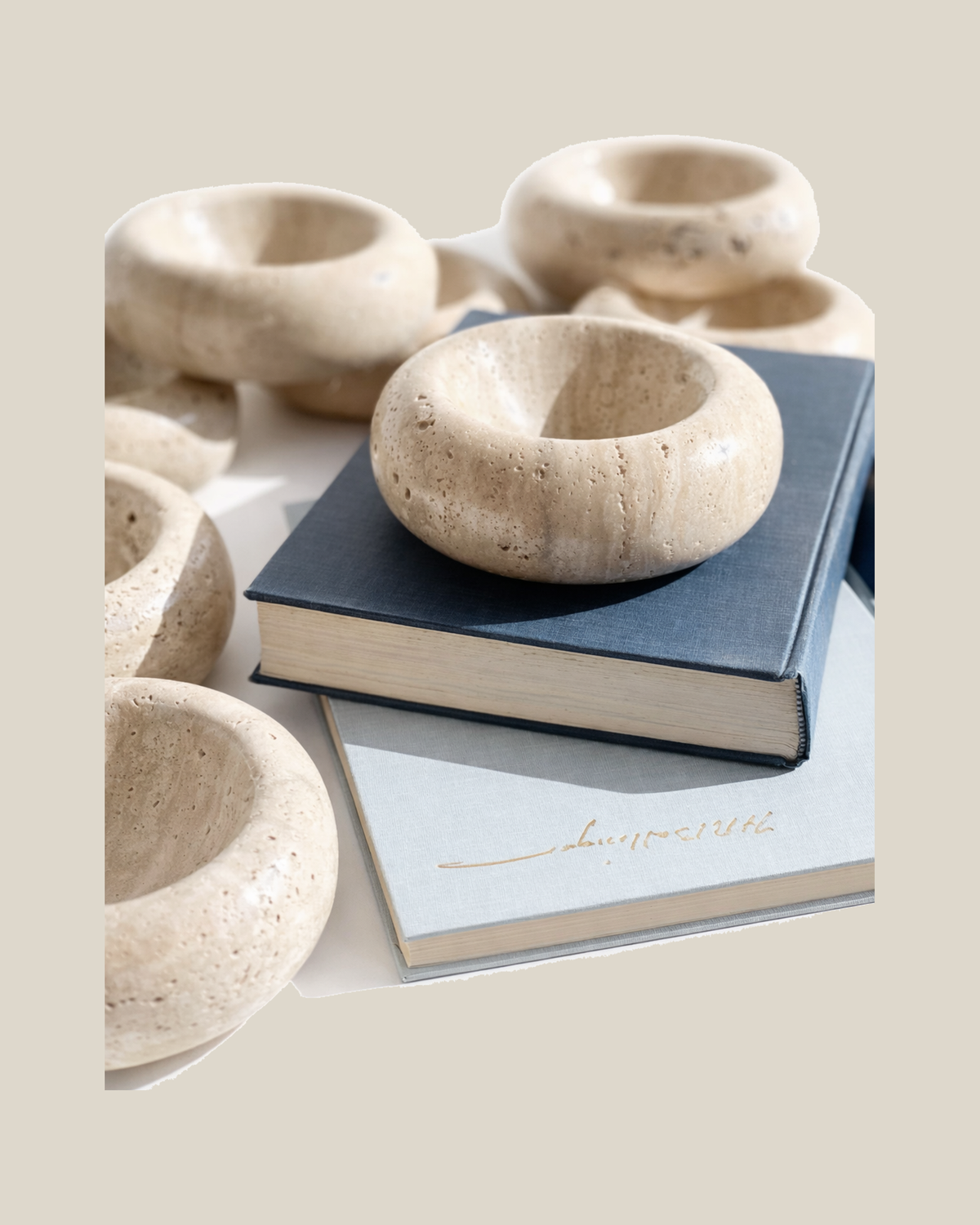 CONTOUR BOWL IN TRAVERTINE