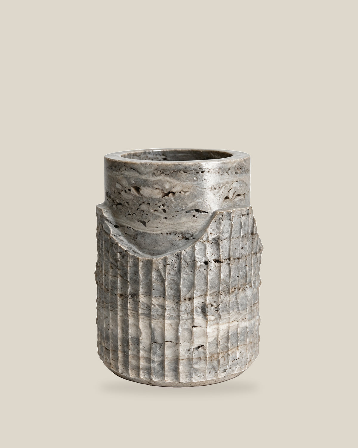 Colesseum Short Travertine Silver Angle 01