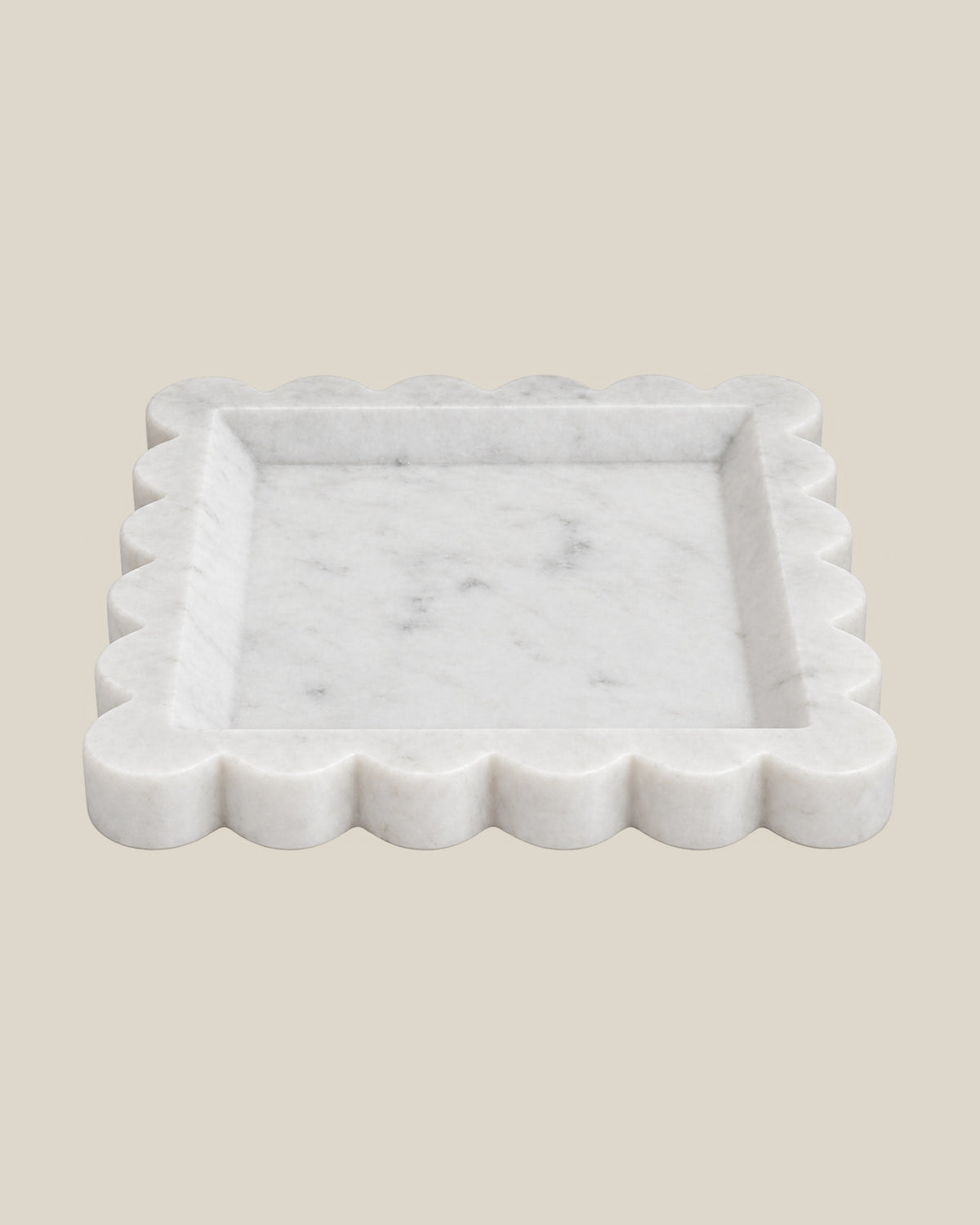 Tiffany Tray in white marble, front view on BONE background — 20 × 20 cm, 2 cm thick